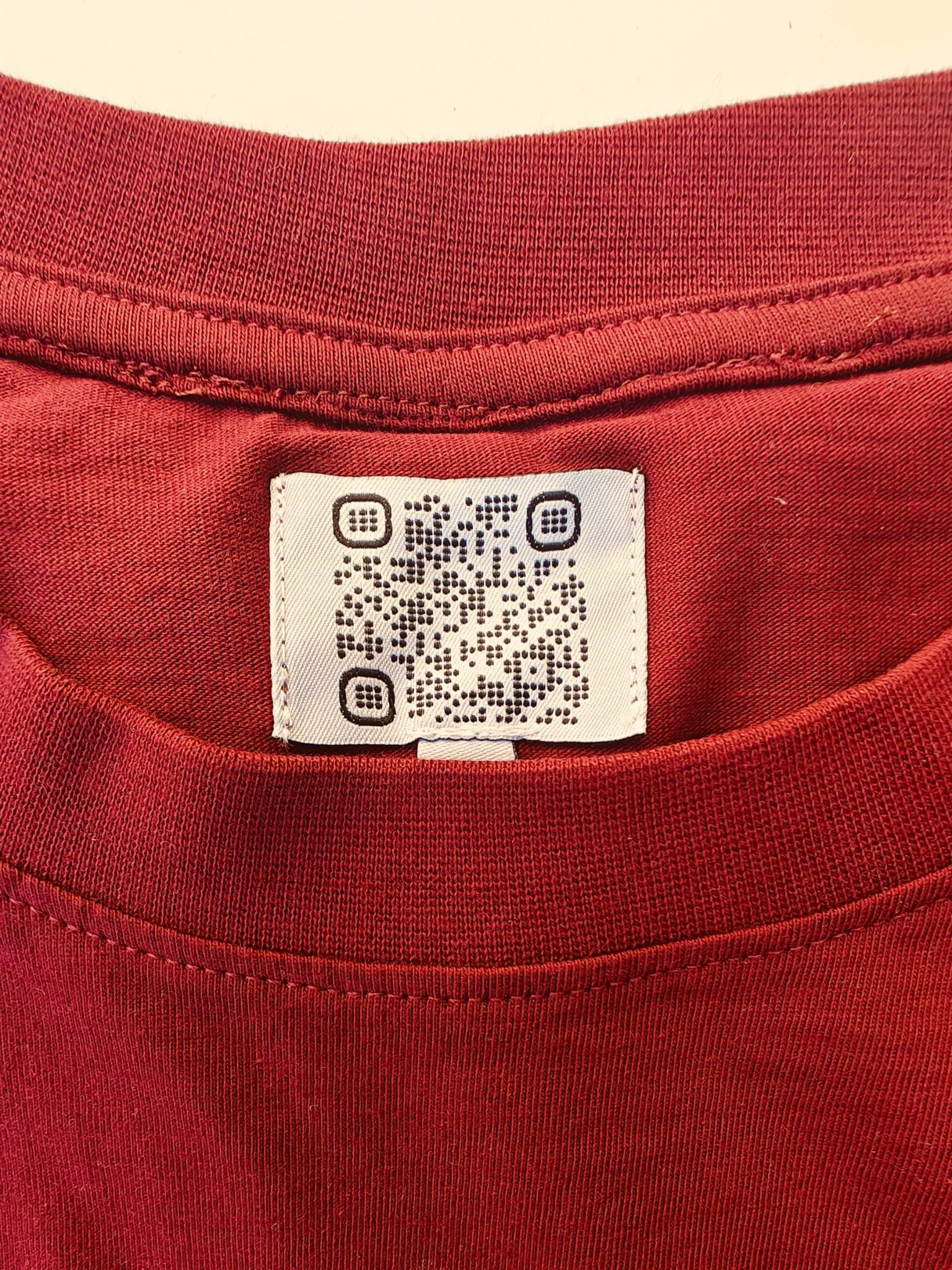Yanergy Dark T-Shirt Neck QR Code – Meditative Graphic Streetwear Unisex Tee
